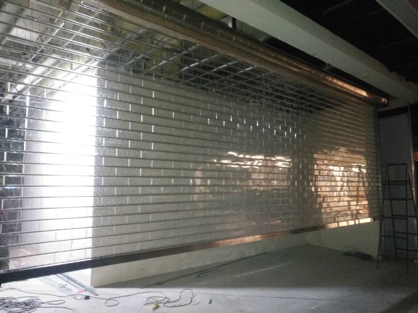 雙層鋁合金門窗具體有哪些特色優(yōu)勢？